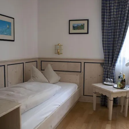 Fischerstueberl Attel 3*