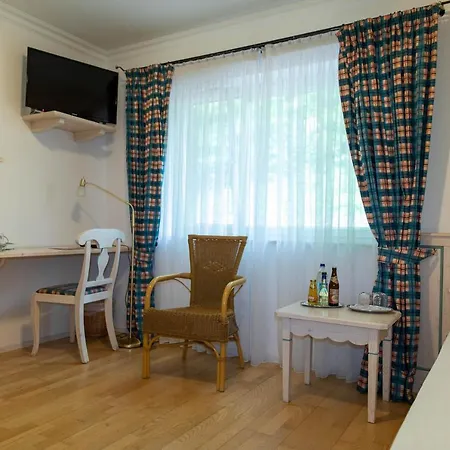 Hotel Fischerstueberl Attel 3*