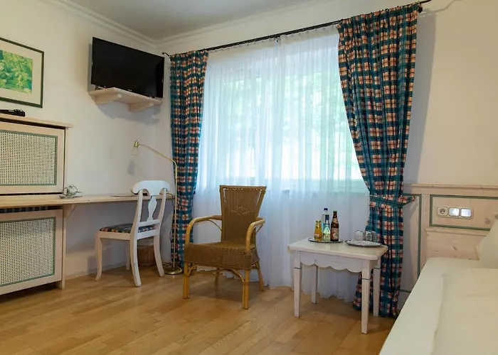 Hotel Fischerstueberl Attel 3*